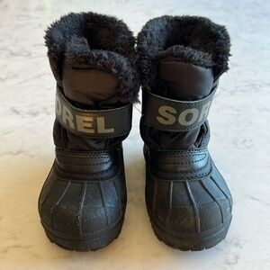 Kids Sorel winter boots. Faux fur size 7 black